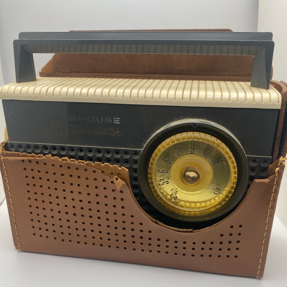 Vintage Retro Westinghouse Radio with Leather Case, MCM aesthetic NOT TESTED - Picture 2 of 6